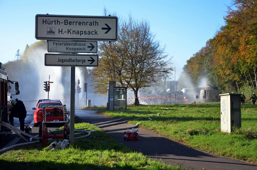 VU Tanklastzug umgestuerzt Huerth Industriestr P232.JPG